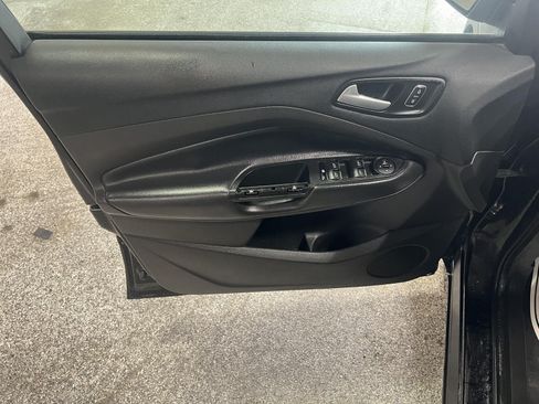 Used 2017 Ford Escape SE w/ Equipment Group 201A AWD/4WD image 18