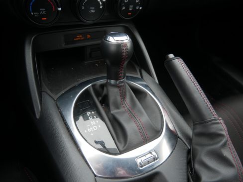 Used 2016 MAZDA MX-5 Miata Club RWD image 25