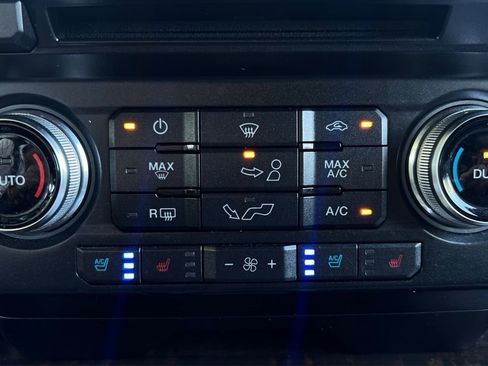 Used 2016 Ford F150 Platinum w/ Equipment Group 701A Luxury image 38