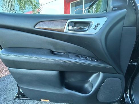Used 2019 Nissan Pathfinder Platinum image 20