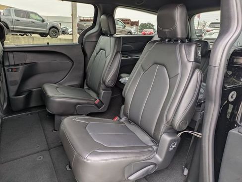 New 2026 Chrysler Pacifica Select w/ S Appearance Package image 21