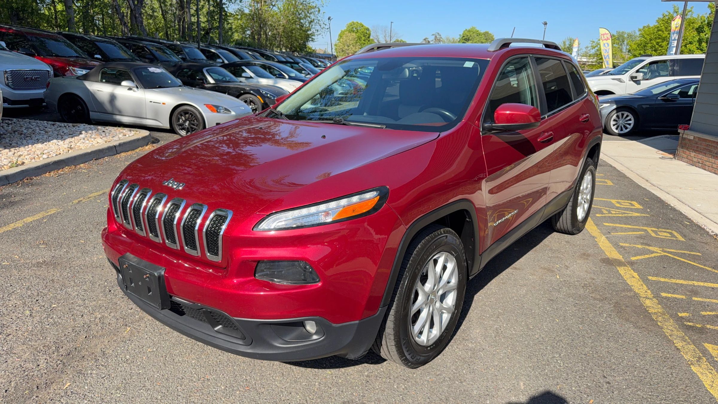 Used 2014 Jeep Cherokee Latitude w/ Cold Weather Group AWD/4WD image 1