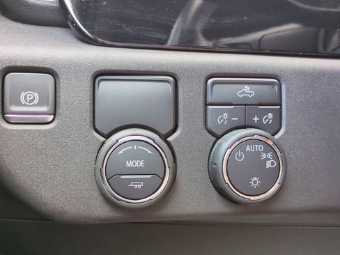 Used 2025 Chevrolet Silverado 1500 LT image 24