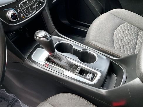 Used 2020 Chevrolet Equinox LT image 16