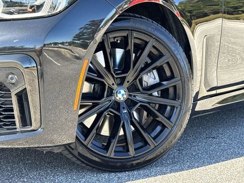 Used 2022 BMW 750i xDrive w/ Luxury Rear Seating Package image 16