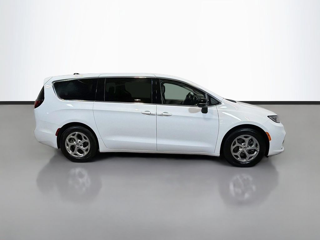 Used 2024 Chrysler Pacifica Limited FWD image 10