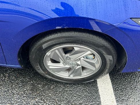 Certified 2025 Hyundai Elantra SE FWD image 5