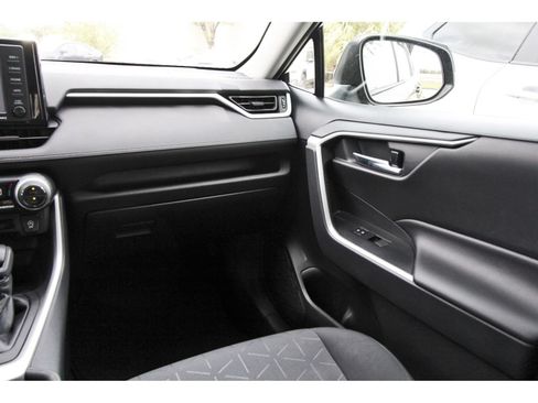 Used 2021 Toyota RAV4 XLE FWD image 10