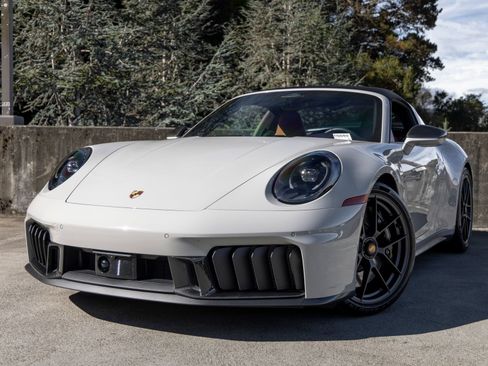 Certified 2026 Porsche 911 Targa 4 GTS AWD/4WD image 23