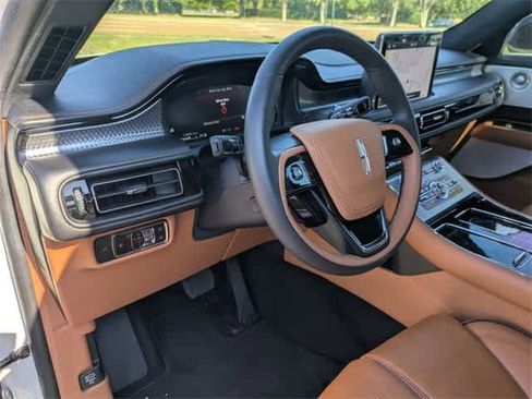 Used 2024 Lincoln Aviator Black Label w/ Dynamic Handling Package image 10