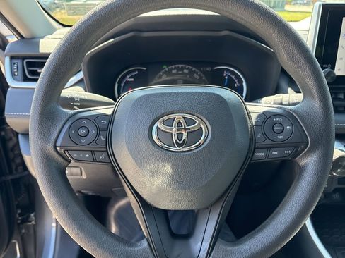 Used 2025 Toyota RAV4 XLE AWD/4WD image 21