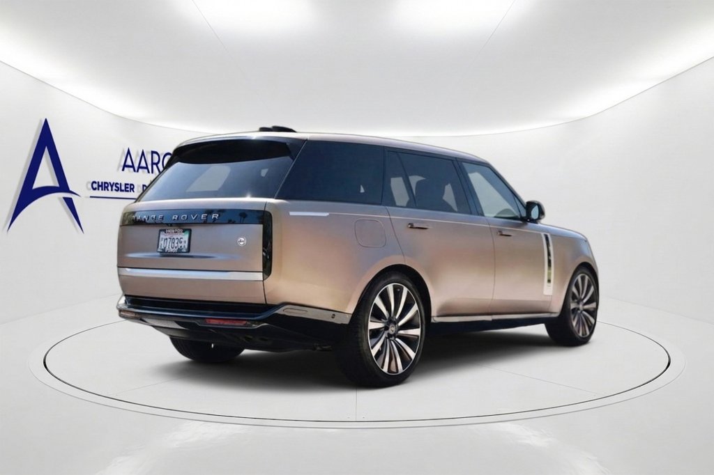 Used 2023 Land Rover Range Rover SV AWD/4WD image 4