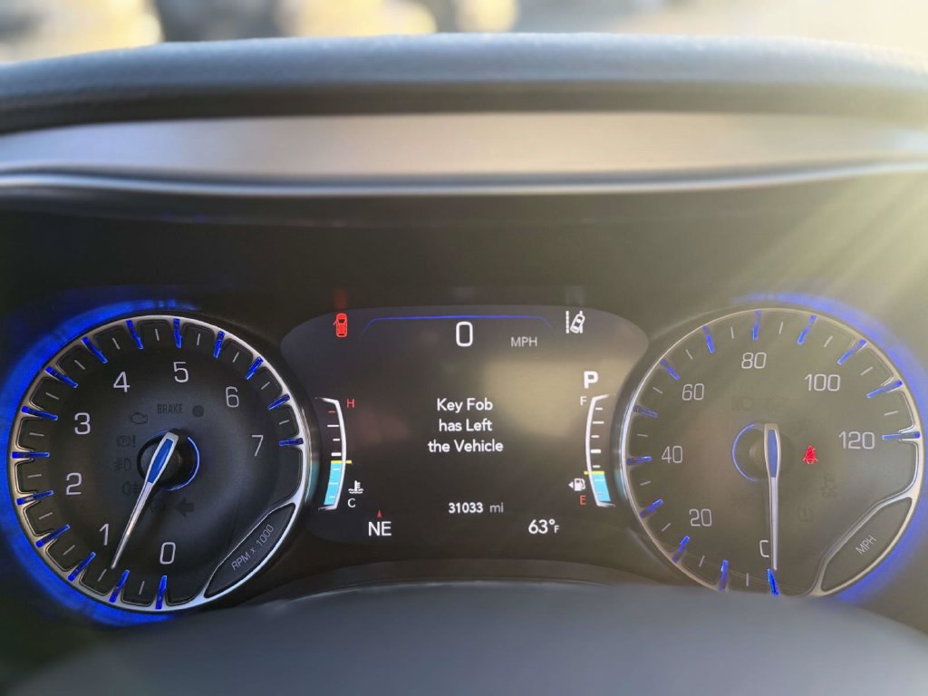 Used 2025 Chrysler Pacifica Limited FWD image 32