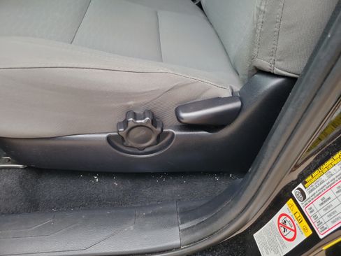 Used 2019 Toyota Tacoma SR5 AWD/4WD image 12