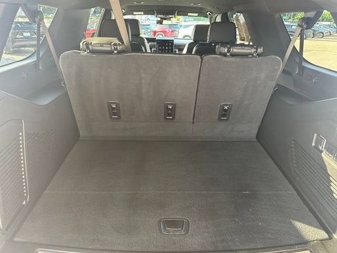 Used 2025 GMC Yukon XL Denali AWD/4WD image 23