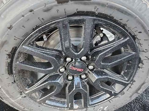 Used 2024 GMC Sierra 1500 Elevation image 20