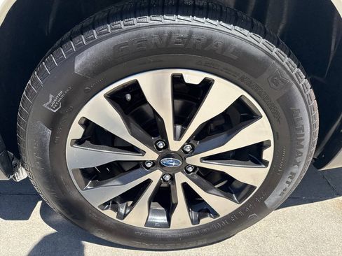 Used 2017 Subaru Outback 3.6R Limited AWD/4WD image 23