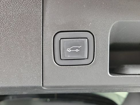 Used 2023 Cadillac XT4 Sport FWD image 9