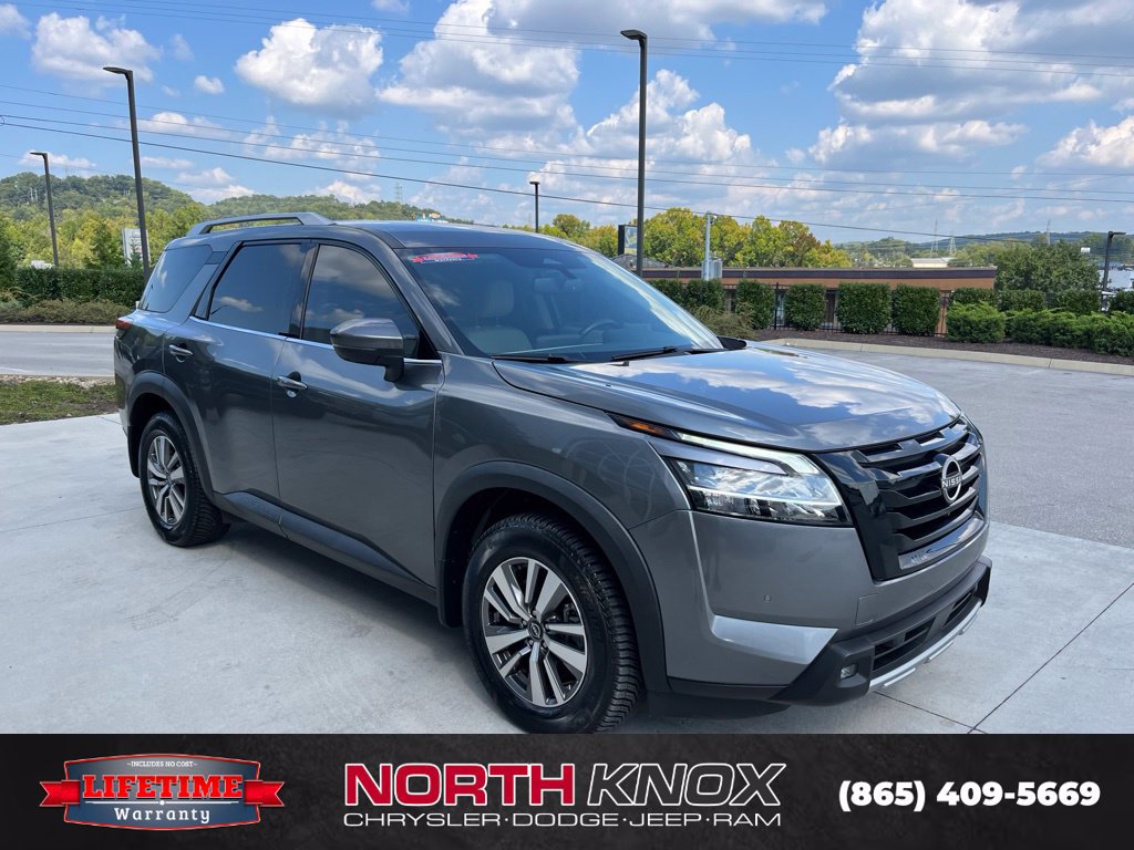 Used 2022 Nissan Pathfinder SL w/ SL Black Package AWD/4WD image 29