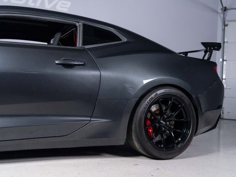 Used 2018 Chevrolet Camaro SS RWD image 9
