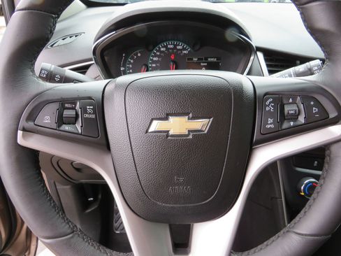 Used 2018 Chevrolet Trax LT w/ LT Convenience Package image 13