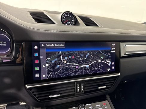 Certified 2023 Porsche Cayenne Turbo AWD/4WD image 26