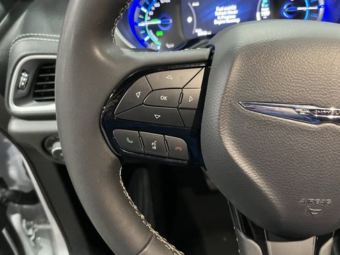 Used 2024 Chrysler Pacifica Select image 21