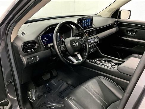 Used 2025 Honda Pilot Elite image 16