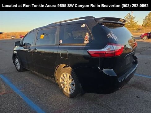 Used 2017 Toyota Sienna XLE Premium w/ Protection Package image 4