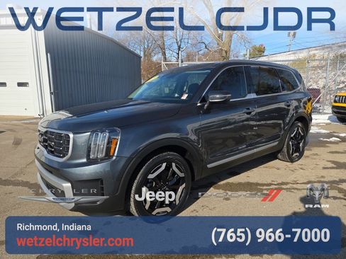 Used 2023 Kia Telluride S w/ S Sunroof Package image 3