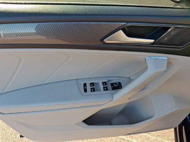 Used 2023 Volkswagen Tiguan SE FWD image 12