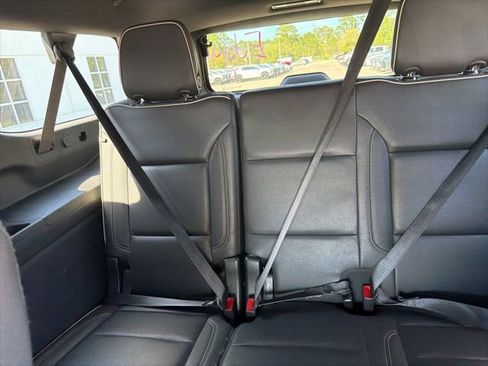 Used 2023 Chevrolet Suburban Premier image 8
