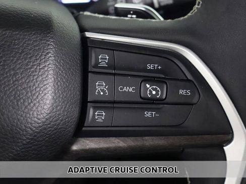 Used 2023 Jeep Grand Cherokee Limited AWD/4WD image 6
