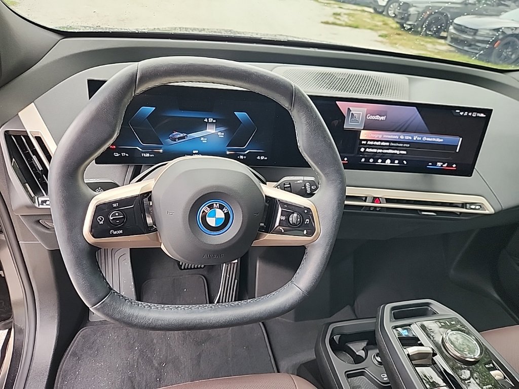Used 2024 BMW iX xDrive50 w/ Premium Package AWD/4WD image 4