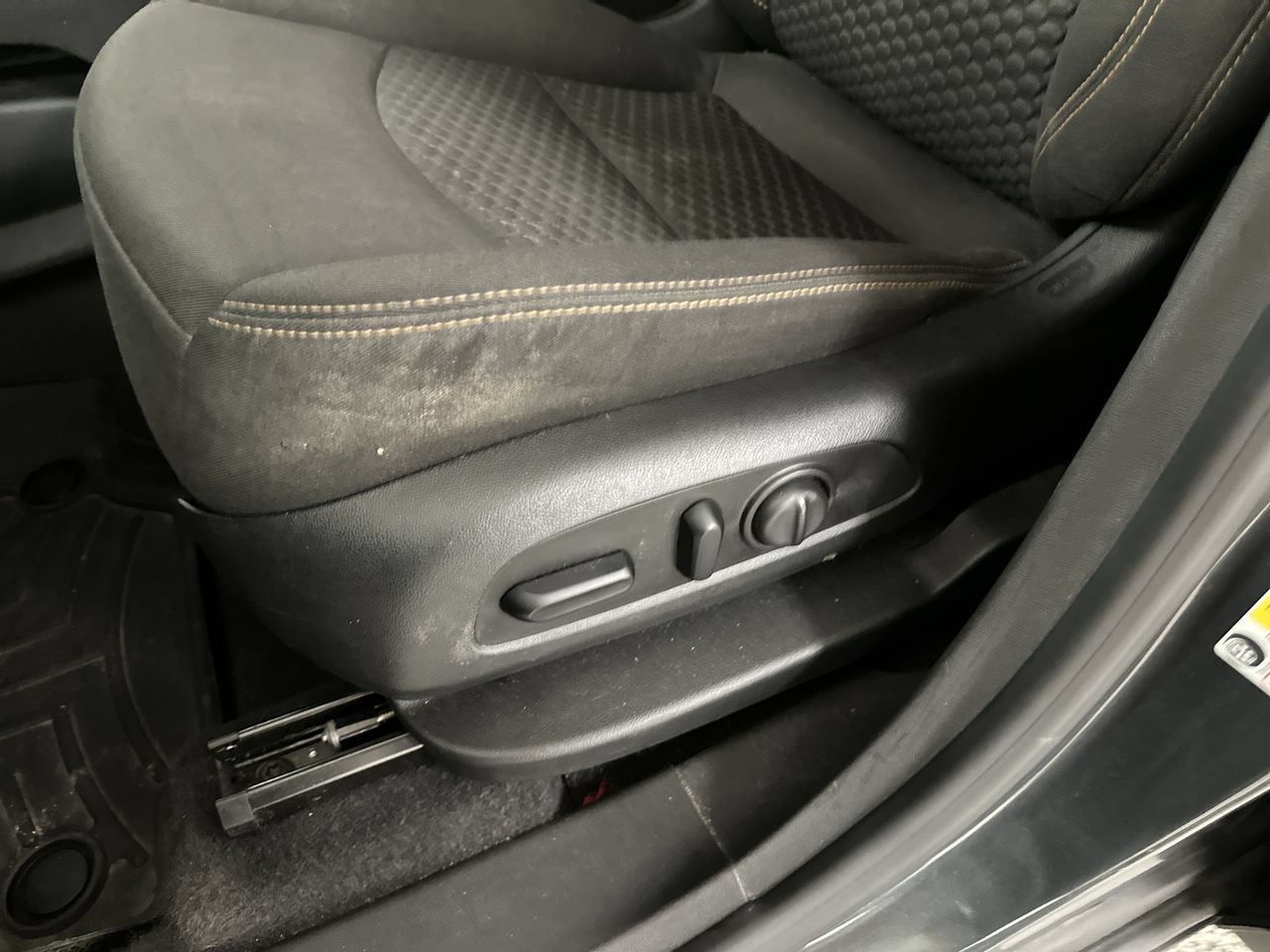 Used 2020 GMC Terrain SLE w/ Driver Convenience Package AWD/4WD image 12