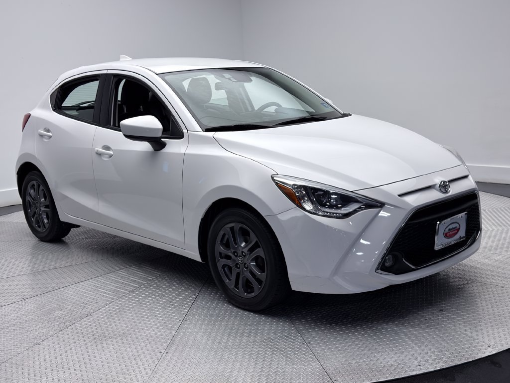 Used 2020 Toyota Yaris XLE FWD image 3