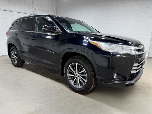 Used 2018 Toyota Highlander XLE w/ Protection Package #3 AWD/4WD image 3