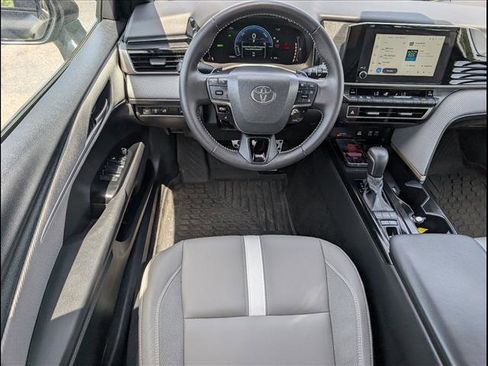 Used 2025 Toyota Camry SE AWD/4WD image 8
