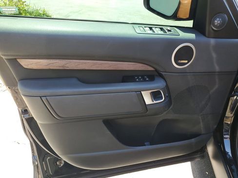 Used 2019 Land Rover Discovery HSE image 21