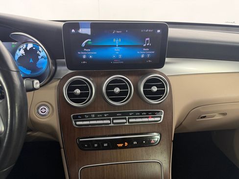 Used 2021 Mercedes-Benz GLC 300 4MATIC image 23