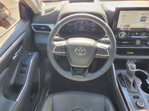 Used 2024 Toyota Highlander Platinum AWD/4WD image 14