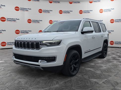 Used 2022 Jeep Wagoneer Series II RWD image 3