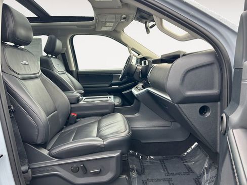 Used 2025 Ford Expedition Max Platinum w/ Driver's Package image 10