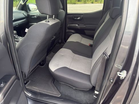 Used 2022 Toyota Tacoma TRD Sport w/ Technology Package RWD image 15