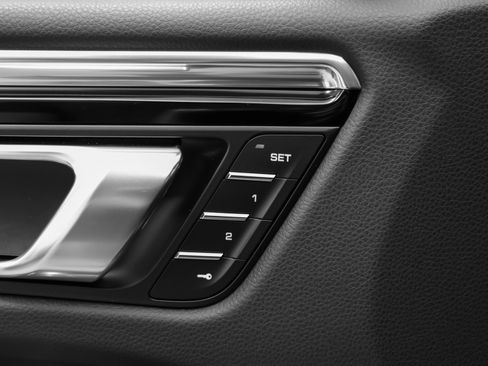 Certified 2025 Porsche Macan image 25