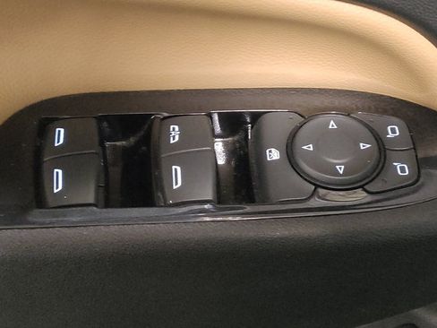 Used 2023 Chevrolet Equinox Premier AWD/4WD image 27