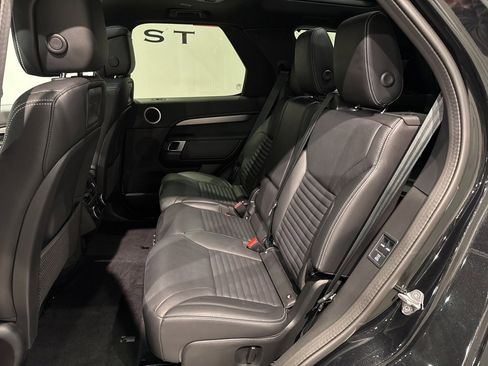 Used 2023 Land Rover Discovery S R-Dynamic image 32