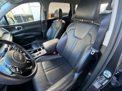 Used 2024 Kia Sorento S image 38