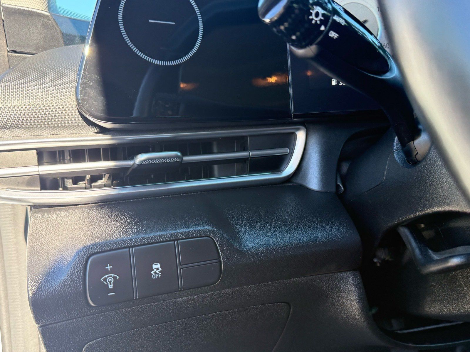 Used 2025 Hyundai Elantra SEL FWD image 15