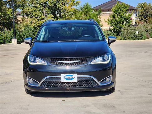 Used 2020 Chrysler Pacifica Limited image 2